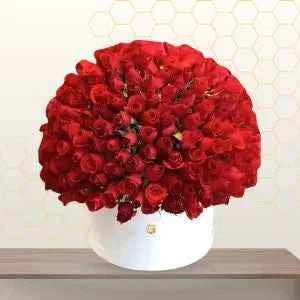 200 - Red Roses in White Box