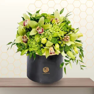 mixed green flowers box Main image