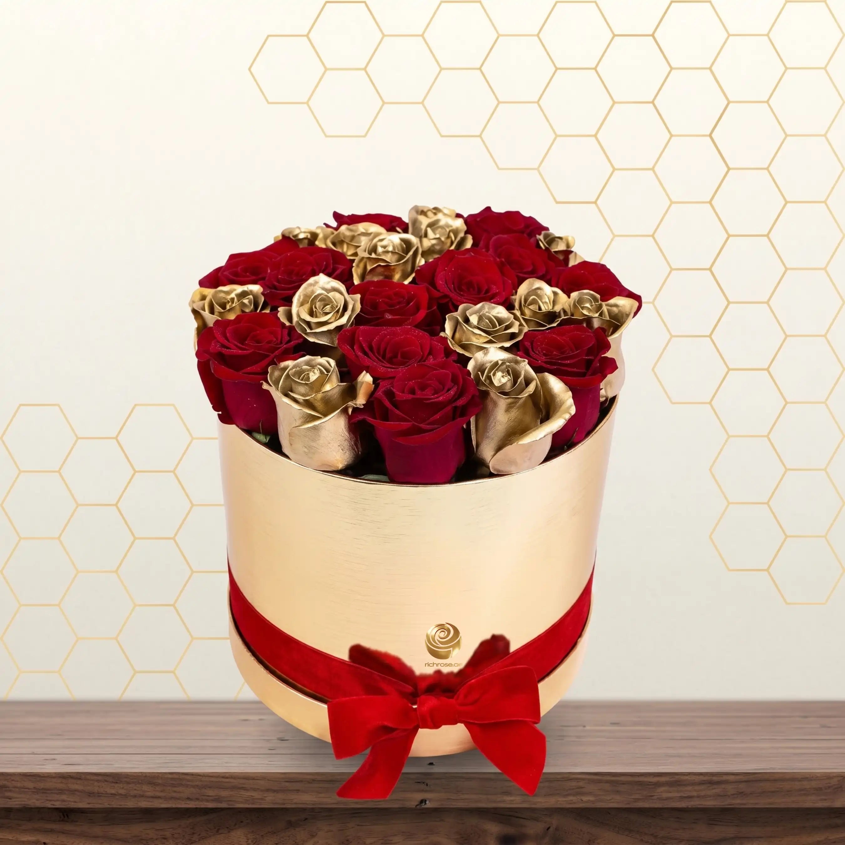 GOLDEN LOVE Main image