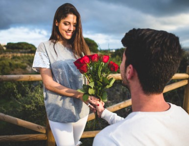 How To Choose The Best Flower For Your Valentine - RichRose Online Flower Delivery