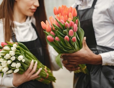 Tips To Choose The Most Stunning Bouquet Ever - Richrose Online Flower Deliver
