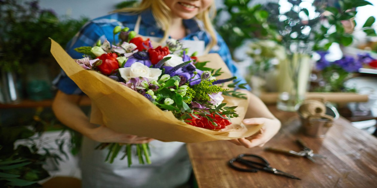 Affordable Flower Gifts delivery - RichRose, Online Flower Delivery Dubai