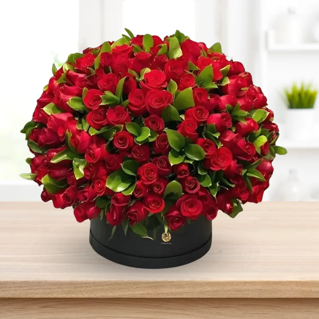 200 - Red Roses in Black Box