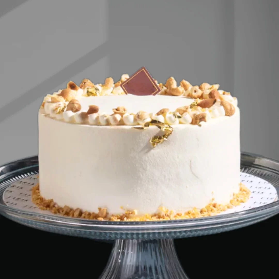 VANILLA PRALINE - Fashionably crunchy classic vanilla cake