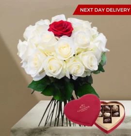 25 Roses with Coeur Red Gift Box