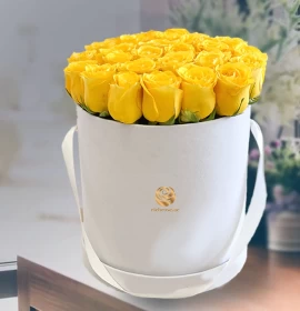 Yellow Roses in Round Box Flat Shape